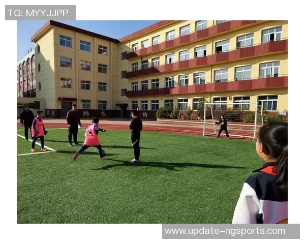 青春与梦想在绿茵场上交织征文足球2000的激情与回忆